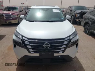 2024 Nissan Rogue SV z VIN JN8BT3BA6RW360105, wystawiony jako IAAI lot #41905419 z przebiegiem 7 103 mil mil oraz . Historia ofert i sprzedaży dostępna na DreamBid. Obrazek 13.