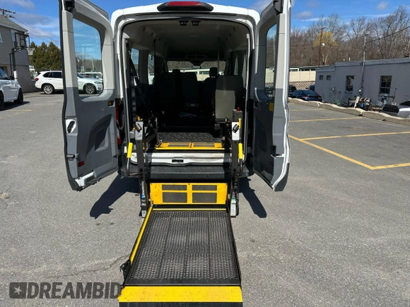 2018 Ford Transit Passenger XL z VIN 1FBZX2CM7JKA76872, wystawiony jako Copart lot #51631945 z przebiegiem 270 145 mil mil oraz Czysty tytuł • Clean title. Historia ofert i sprzedaży dostępna na DreamBid. Obrazek 5.