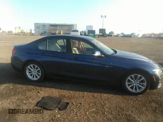 2018 BMW 3 Series 320i xDrive z VIN WBA8A3C53JA488409, wystawiony jako IAAI lot #39667324 z przebiegiem 72 949 mil mil oraz . Historia ofert i sprzedaży dostępna na DreamBid. Obrazek 13.