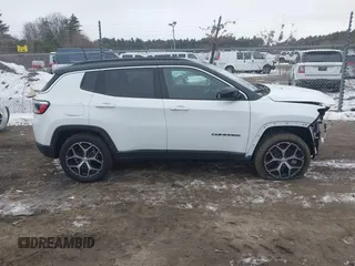 2024 Jeep Compass Limited with VIN 3C4NJDCN0RT151762, listed as a IAAI auction lot 41329742 with 587 mi miles and . Bid and sale history available at carsss.com. Image 14.
