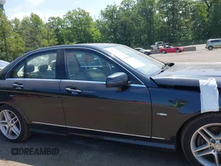 2012 Mercedes-Benz C 350 Sport с VIN WDDGF5HB0CR196754, выставлен на аукционе IAAI как лот 42581471 с пробегом 86 265 миль миль и . История ставок и продаж доступна на DreamBid. Изображение 13.