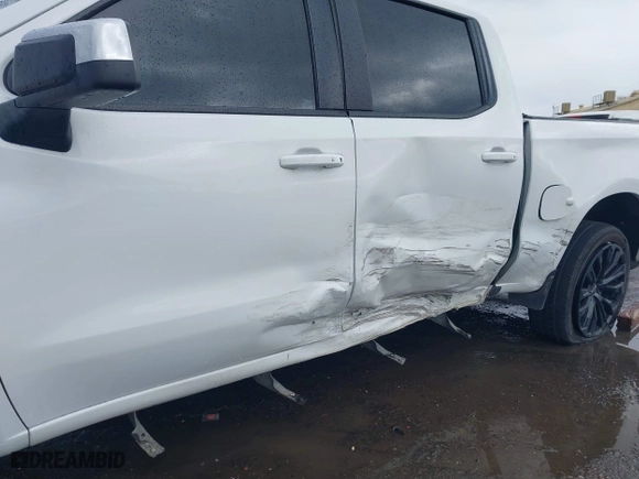 2019 Chevrolet Silverado 1500 LT with VIN 3GCUYDED3KG118071, listed as a IAAI auction lot 41566722 with 157,525 mi miles. Bid and sale history available at carsss.com. Image 6.