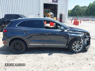 2015 Lincoln MKC z VIN 5LMCJ1A95FUJ18259, wystawiony jako IAAI lot #42294839 z przebiegiem 188 224 mil mil oraz . Historia ofert i sprzedaży dostępna na DreamBid. Obrazek 14.