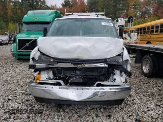 2019 Chevrolet Express Commercial with VIN 1GB0GRFG3K1194206, listed as a Copart auction lot 71638604 with Not Provided miles and Salvage Title. Bid and sale history available at carsss.com. Image 5.