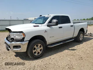 2024 Ram 2500 Big Horn z VIN 3C6UR5DL1RG338502, wystawiony jako Copart lot #60314115 z przebiegiem 34 504 mil mil oraz Czysty tytuł • Clean title. Historia ofert i sprzedaży dostępna na DreamBid. Obrazek 1.