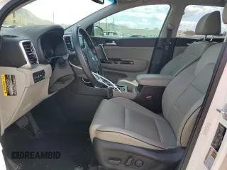 2020 Kia Sportage EX z VIN KNDPNCAC0L7805972, wystawiony jako Copart lot #52038825 z przebiegiem 65 794 mil mil oraz Szkoda całkowita • Salvage title. Historia ofert i sprzedaży dostępna na DreamBid. Obrazek 7.