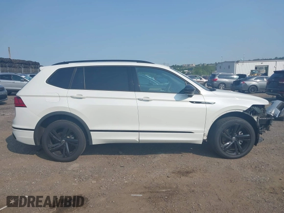 2023 Volkswagen Tiguan SE R-Line Black z VIN 3VV8B7AX9PM055640, wystawiony jako IAAI lot #42411380 z przebiegiem 68 922 mil mil oraz . Historia ofert i sprzedaży dostępna na DreamBid. Obrazek 12.