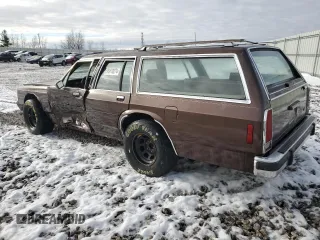 1989 Ford Crown Victoria z VIN 2FABP77F8KX129671, wystawiony jako Copart lot #86410274 z przebiegiem 58 851 mil mil oraz Szkody całkowita. Historia ofert i sprzedaży dostępna na DreamBid. Obrazek 2.