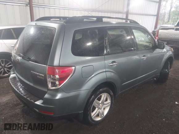 2010 Subaru Forester 2.5X Limited with VIN JF2SH6DC2AH901853, listed as a IAAI auction lot 42021610 with 159,385 mi miles. Bid and sale history available at carsss.com. Image 4.