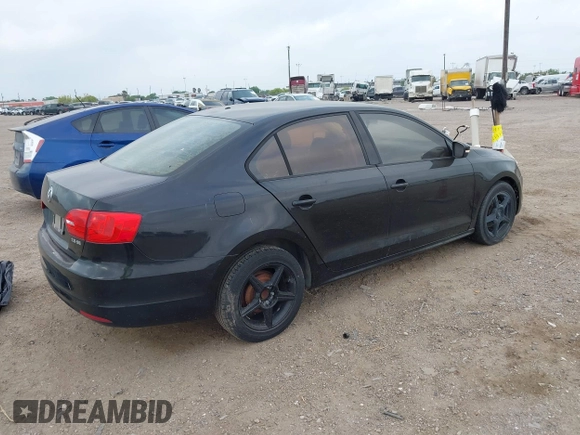 2011 Volkswagen Jetta Sedan SE w/Convenience & Sunroof PZEV with VIN 3VWDZ7AJ2BM359094, listed as a IAAI auction lot 42067719 with 165,720 mi miles. Bid and sale history available at carsss.com. Image 4.