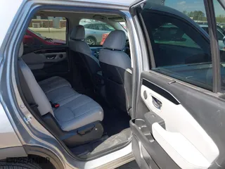 2024 Honda Pilot EX-L 8 Passenger with VIN 5FNYG2H43RB014538, listed as a IAAI auction lot 41860132 with 24,303 mi miles. Bid and sale history available at carsss.com. Image 8.
