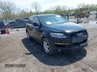 2007 Audi Q7 Premium z VIN WA1BY74L97D056322, wystawiony jako IAAI lot #42081141 z przebiegiem 173 587 mil mil oraz . Historia ofert i sprzedaży dostępna na DreamBid. Obrazek 1.
