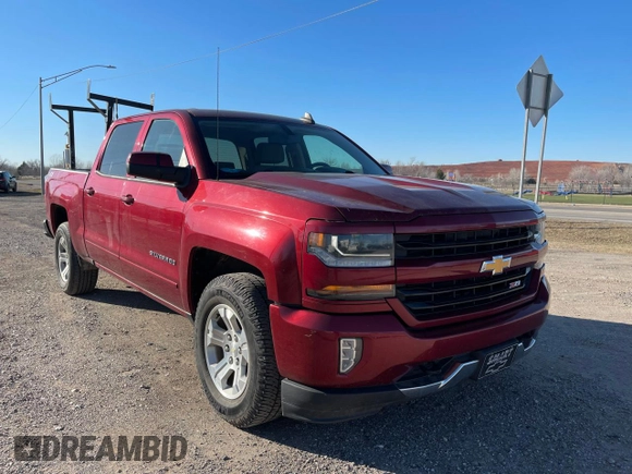 2018 Chevrolet Silverado 1500 LT with VIN 3GCUKRECXJG257926, listed as a Copart auction lot 47128405 with 272,996 mi miles and Clean Title. Bid and sale history available at carsss.com. Image 1.