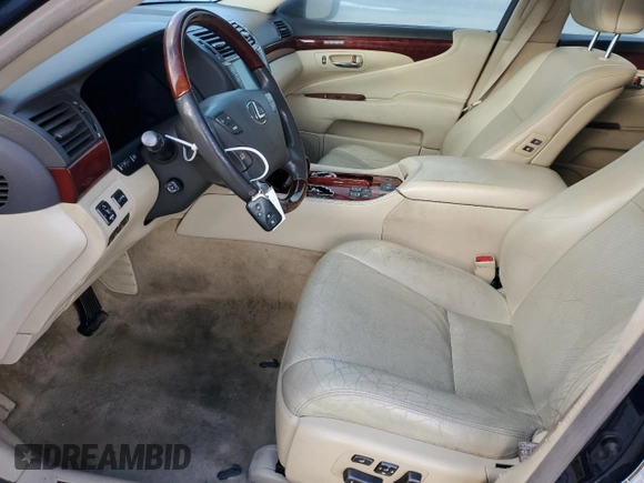 2010 Lexus LS 460 z VIN JTHCL5EF5A5008760, wystawiony jako Copart lot #86811184 z przebiegiem 141 508 mil mil oraz Szkoda całkowita • Salvage title. Historia ofert i sprzedaży dostępna na DreamBid. Obrazek 7.