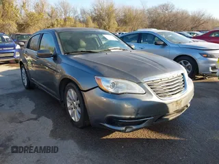2012 Chrysler 200 Touring z VIN 1C3CCBBB2CN191625, wystawiony jako IAAI lot #41745518 z przebiegiem 224 526 mil mil oraz . Historia ofert i sprzedaży dostępna na DreamBid. Obrazek 1.