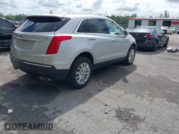 2019 Cadillac XT5 FWD z VIN 1GYKNARSXKZ242727, wystawiony jako IAAI lot #41669220 z przebiegiem 62 812 mil mil oraz . Historia ofert i sprzedaży dostępna na DreamBid. Obrazek 4.