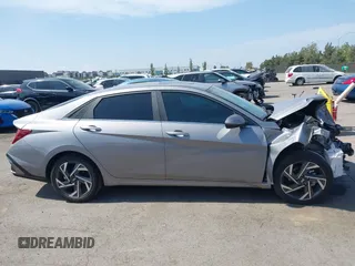 2024 Hyundai Elantra Limited z VIN KMHLN4DJ7RU096025, wystawiony jako IAAI lot #42392773 z przebiegiem 11 616 mil mil oraz . Historia ofert i sprzedaży dostępna na DreamBid. Obrazek 12.