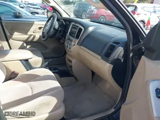 2004 Mazda Tribute LX with VIN 4F2CZ941X4KM29568, listed as a IAAI auction lot 41735353 with 285,989 mi miles. Bid and sale history available at carsss.com. Image 5.