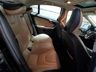 2013 Volvo S60 T5 Premier z VIN YV1612FS4D2193043, wystawiony jako Copart lot #56729695 z przebiegiem 134 807 mil mil oraz Czysty tytuł • Clean title. Historia ofert i sprzedaży dostępna na DreamBid. Obrazek 10.