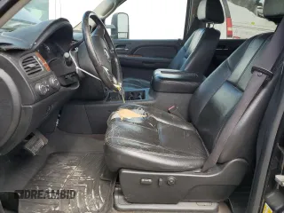2007 GMC Sierra 3500HD DRW SLE2 z VIN 1GTJK33697F557321, wystawiony jako Copart lot #55412825 z przebiegiem 311 177 mil mil oraz Szkody całkowita. Historia ofert i sprzedaży dostępna na DreamBid. Obrazek 7.