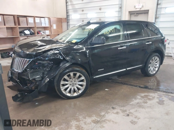 2011 Lincoln MKX z VIN 2LMDJ8JK0BBJ07032, wystawiony jako IAAI lot #41866897 z przebiegiem 232 796 mil mil oraz . Historia ofert i sprzedaży dostępna na DreamBid. Obrazek 17.