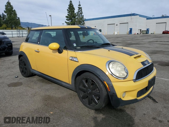2009 MINI Hardtop S with VIN WMWMF73599TW87679, listed as a Copart auction lot 46863725 with 102,976 mi miles and Salvage title. Bid and sale history available at DreamBid. Image 4.
