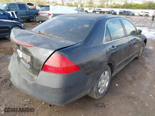 2007 Honda Accord Sdn LX with VIN 1HGCM56467A065191, listed as a IAAI auction lot 42014967 with 222,588 mi miles. Bid and sale history available at carsss.com. Image 4.