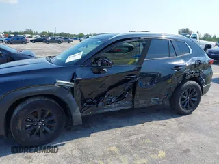 2025 Mazda CX-50 S Premium z VIN 7MMVABDM6SN348791, wystawiony jako IAAI lot #42340944 z przebiegiem 6202 mil mil oraz . Historia ofert i sprzedaży dostępna na DreamBid. Obrazek 18.