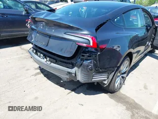 2024 Tesla Model 3 z VIN 5YJ3E1EA4RF735729, wystawiony jako IAAI lot #41964387 z przebiegiem Nie podano mil oraz . Historia ofert i sprzedaży dostępna na DreamBid. Obrazek 6.