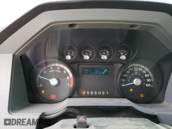 2013 Ford F-250 XL with VIN 1FTBF2A66DEA82444, listed as a Copart auction lot 50508725 with 123,309 mi miles and Clean Title. Bid and sale history available at DreamBid. Image 9.