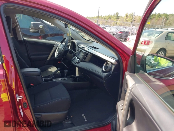 2018 Toyota RAV4 XLE with VIN 2T3RFREVXJW791889, listed as a IAAI auction lot 42021099 with 33,292 mi miles. Bid and sale history available at carsss.com. Image 5.