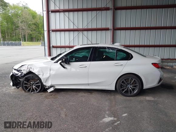 2020 BMW 3 Series 330i xDrive with VIN 3MW5R7J04L8B40479, listed as a IAAI auction lot 42303596 with 44,947 mi miles and . Bid and sale history available at DreamBid. Image 14.