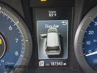 2015 Toyota Sienna XLE with VIN 5TDYK3DC0FS565597, listed as a IAAI auction lot 42062160 with 181,543 mi miles. Bid and sale history available at carsss.com. Image 16.