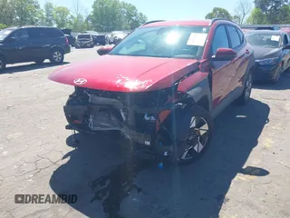 2025 Hyundai Kona SEL с VIN KM8HC3AB4SU213617, выставлен на аукционе IAAI как лот 42054129 с пробегом 16 162 миль миль и . История ставок и продаж доступна на DreamBid. Изображение 2.