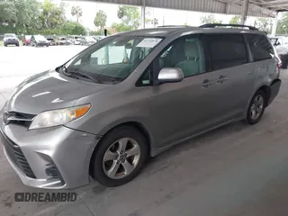 2018 Toyota Sienna LE Auto Access Seat с VIN 5TDKZ3DC4JS942314, выставлен на аукционе IAAI как лот 42230878 с пробегом 245 789 миль миль и . История ставок и продаж доступна на DreamBid. Изображение 17.