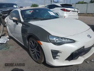2017 Toyota 86 z VIN JF1ZNAA18H8701376, wystawiony jako IAAI lot #42083833 z przebiegiem Nie podano mil oraz . Historia ofert i sprzedaży dostępna na DreamBid. Obrazek 1.