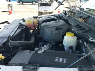 2019 Ram 1500 Tradesman z VIN 1C6RR7SMXKS699593, wystawiony jako IAAI lot #42007965 z przebiegiem 62 600 mil mil oraz . Historia ofert i sprzedaży dostępna na DreamBid. Obrazek 19.