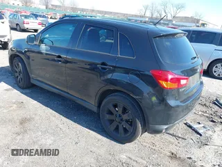 2015 Mitsubishi Outlander ES z VIN 4A4AP3AU0FE001494, wystawiony jako IAAI lot #41757714 z przebiegiem 126 758 mil mil oraz . Historia ofert i sprzedaży dostępna na DreamBid. Obrazek 3.