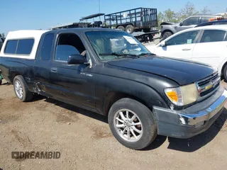 1999 Toyota Tacoma z VIN 4TAVL52N1XZ451779, wystawiony jako IAAI lot #42314523 z przebiegiem Nie podano mil oraz . Historia ofert i sprzedaży dostępna na DreamBid. Obrazek 1.