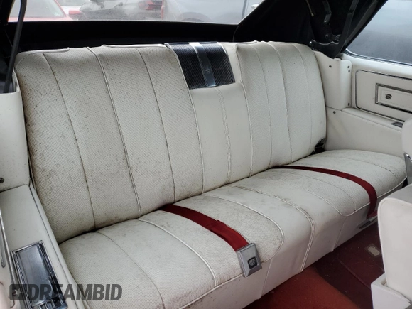 1966 Cadillac DeVille z VIN F6287812, wystawiony jako Copart lot #76001014 z przebiegiem 83 176 mil mil oraz Czysty tytuł • Clean title. Historia ofert i sprzedaży dostępna na DreamBid. Obrazek 10.
