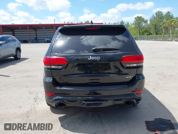 2017 Jeep Grand Cherokee SRT z VIN 1C4RJFDJ8HC653924, wystawiony jako IAAI lot #42108099 z przebiegiem 61 560 mil mil oraz . Historia ofert i sprzedaży dostępna na DreamBid. Obrazek 16.