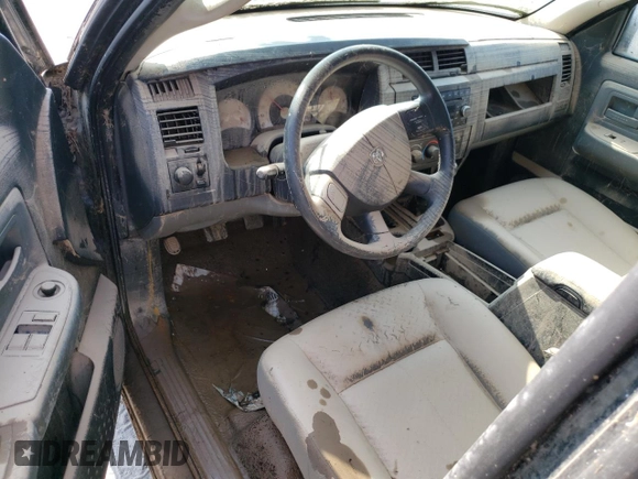 2008 Dodge Dakota z VIN 1D7HW32K58S571930, wystawiony jako Copart lot #69245074 z przebiegiem Nie podano mil oraz Szkoda całkowita • Salvage title. Historia ofert i sprzedaży dostępna na DreamBid. Obrazek 8.