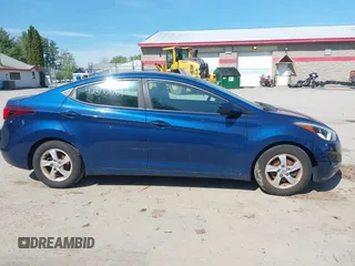 2015 Hyundai Elantra SE z VIN 5NPDH4AE7FH565322, wystawiony jako IAAI lot #42300061 z przebiegiem 94 342 mil mil oraz . Historia ofert i sprzedaży dostępna na DreamBid. Obrazek 14.