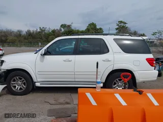 2004 Toyota Sequoia Limited with VIN 5TDZT38A04S236082, listed as a IAAI auction lot 41598592 with 104,042 mi miles. Bid and sale history available at carsss.com. Image 15.