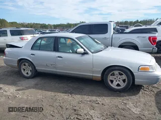 2002 Ford Crown Victoria LX z VIN 2FAFP74W42X100691, wystawiony jako IAAI lot #41316550 z przebiegiem 193 517 mil mil oraz . Historia ofert i sprzedaży dostępna na DreamBid. Obrazek 12.