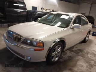 2002 Lincoln LS w/Base Pkg z VIN 1LNHM87AX2Y620293, wystawiony jako IAAI lot #41461349 z przebiegiem 129 295 mil mil oraz . Historia ofert i sprzedaży dostępna na DreamBid. Obrazek 14.