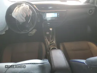 2018 Toyota Corolla L z VIN 2T1BURHE6JC112701, wystawiony jako Copart lot #55699555 z przebiegiem 54 823 mil mil oraz Szkoda całkowita • Salvage title. Historia ofert i sprzedaży dostępna na DreamBid. Obrazek 8.
