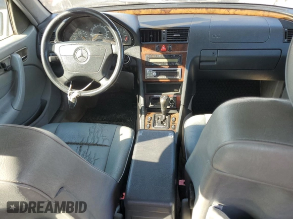 1998 Mercedes-Benz C 230/260/280/320 z VIN WDBHA23G5WA639139, wystawiony jako Copart lot #47407925 z przebiegiem Nie podano mil oraz Szkoda całkowita • Salvage title. Historia ofert i sprzedaży dostępna na DreamBid. Obrazek 8.