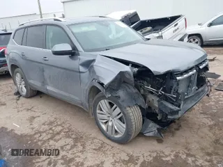 2019 Volkswagen Atlas 3.6L V6 SE w/Technology with VIN 1V2WR2CA2KC581212, listed as a IAAI auction lot 41631619 with 122,160 mi miles. Bid and sale history available at carsss.com. Image 1.