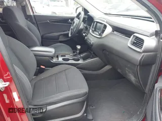 2020 Kia Sorento LX with VIN 5XYPG4A31LG686087, listed as a IAAI auction lot 41976544 with 111,158 mi miles and . Bid and sale history available at DreamBid. Image 5.